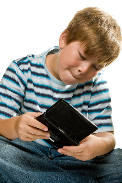 手持电子游戏男孩图片下载