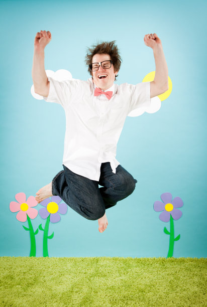 在异想天开的世界里嬉戏和大笑的书呆子图片下载