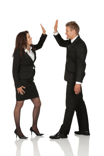 企业高管互相击掌图片下载