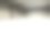 空荡荡的仓库，有灯，水泥地板图片下载