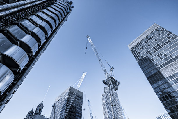 伦敦摩天大楼建筑的地面视图图片下载