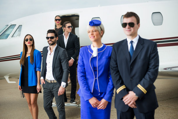 私人飞机上的机组人员图片下载