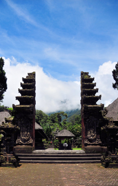 巴厘巴湾寺高耸的门图片下载