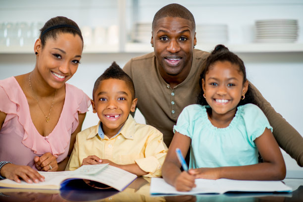 家庭娱乐时间图片下载