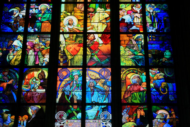 布拉格圣维塔大教堂彩色玻璃图片下载