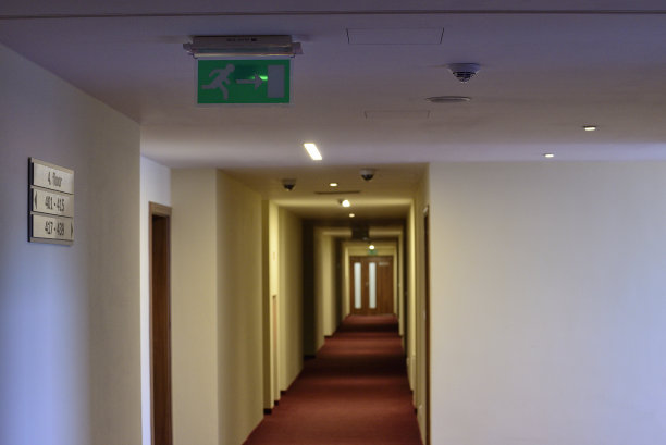 空荡荡的走廊图片下载