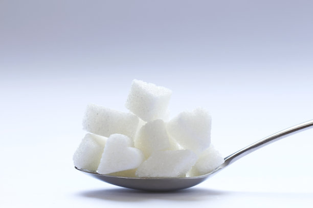 银勺里的糖图片下载