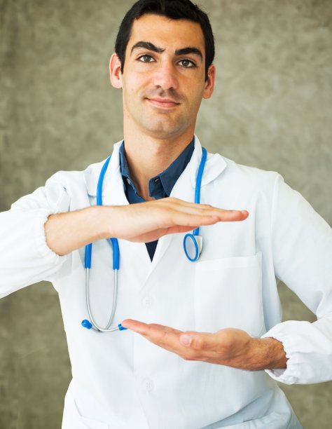 医生手里拿着什么东西图片下载