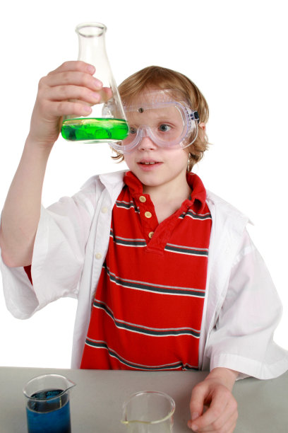 年轻快乐的科学家图片下载