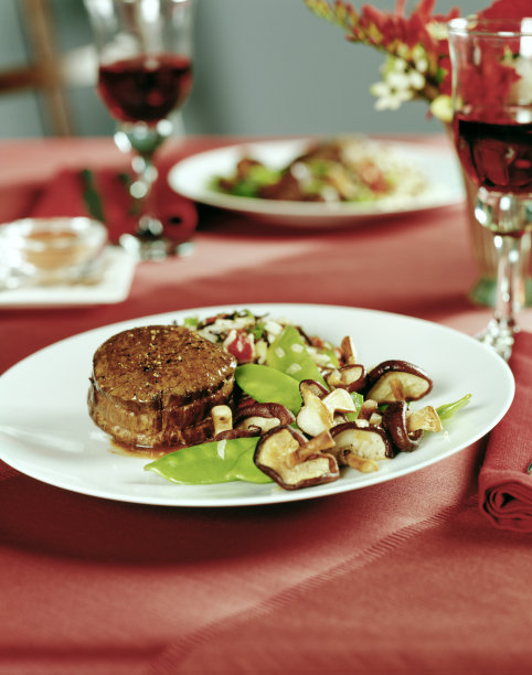 嫩里脊配沙拉图片下载