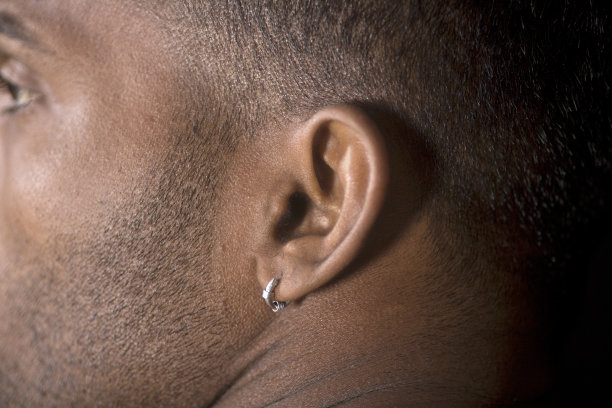 闭上他的耳朵图片下载