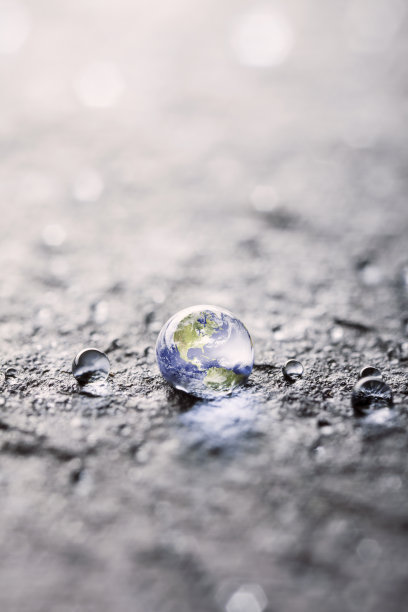 地球在滴水-自然石宏观板岩图片下载