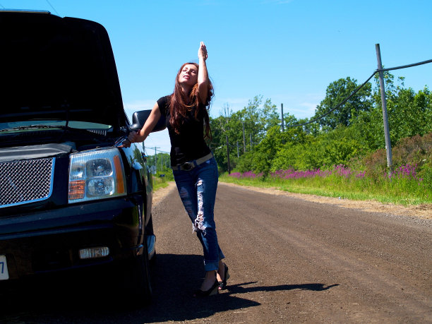 女人被困图片下载