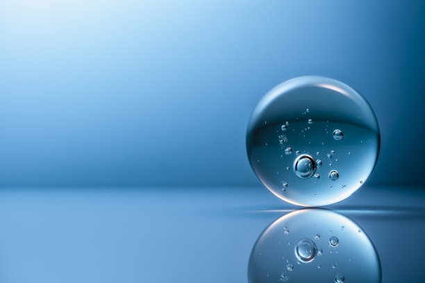 蓝色的玻璃球图片下载