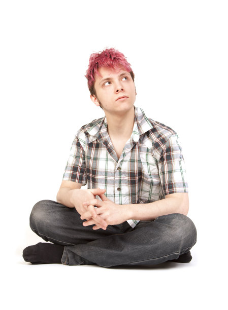 粉红色头发的少年。图片下载