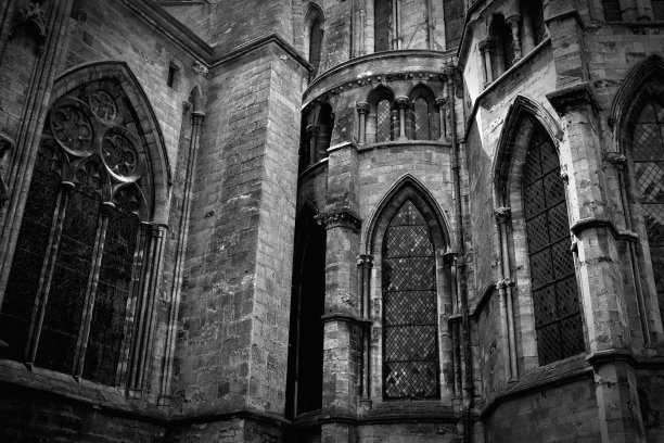 林肯大教堂的建筑细节——黑白窗户图片下载