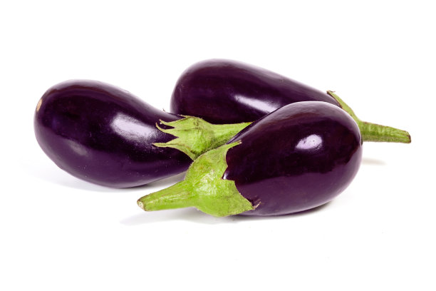 白色背景上孤立的茄子或茄子图片下载