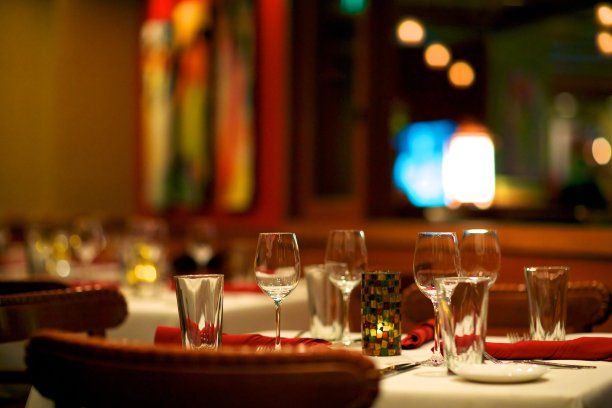 优雅的餐桌图片下载