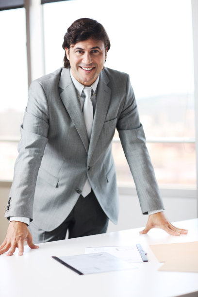 办公室里的商人。图片下载