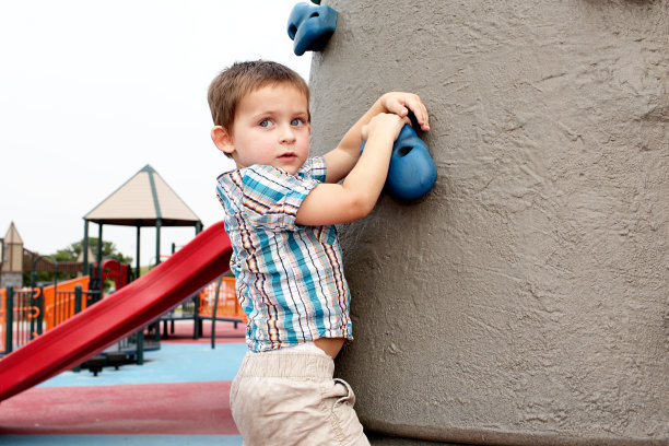 操场上的乐趣图片下载