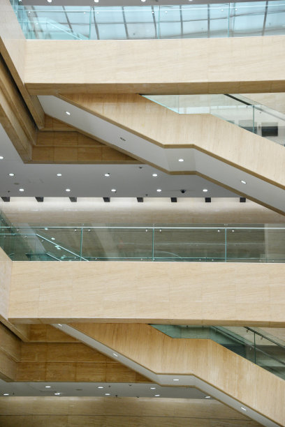 内有自动扶梯的大厅图片下载