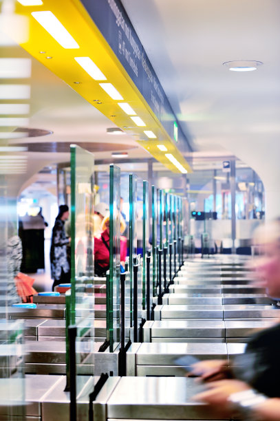 地铁车站门图片下载