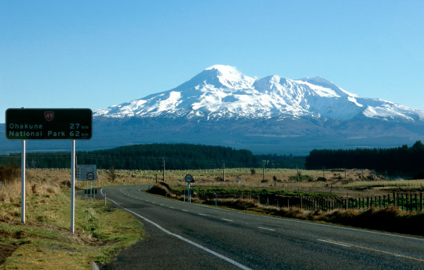 活火山的风景镜头图片下载