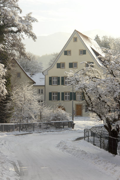 德国冬天的老房子图片下载