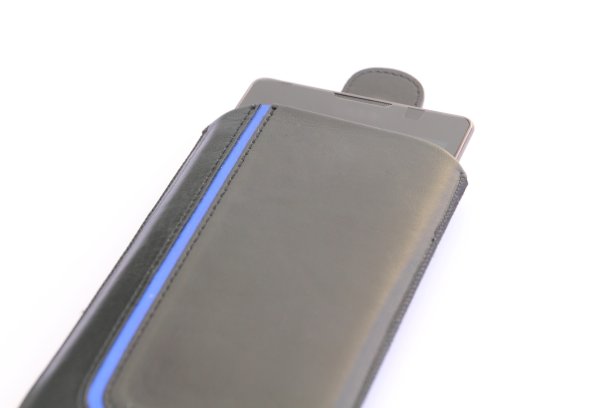 黑色皮套的智能手机图片下载