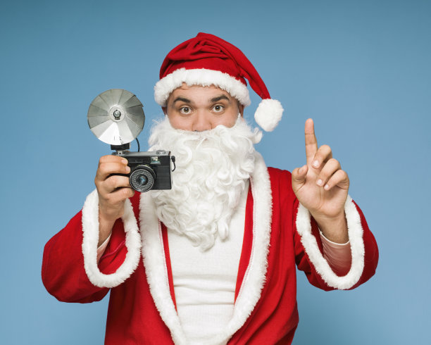 圣诞老人与他的老式相机摆姿势图片下载