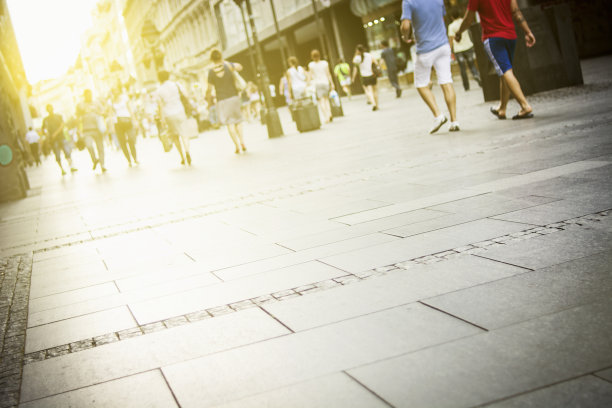 人们走在街上图片下载