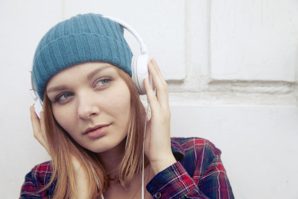 漂亮时髦的女孩图片下载