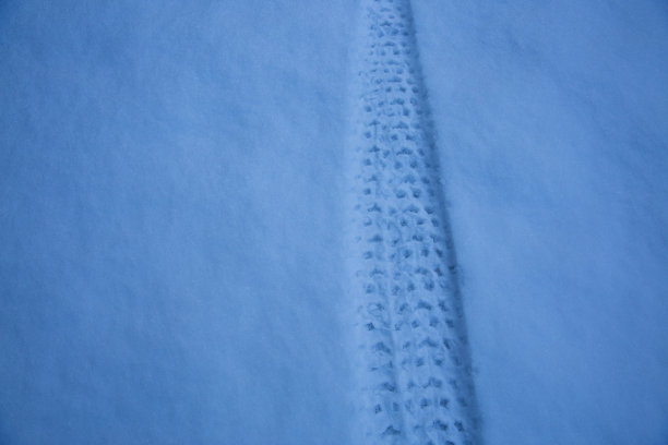 胖自行车雪道图片下载