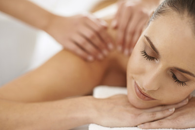 因神圣的触摸而放松图片下载