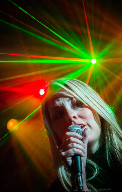 在舞台上图片下载