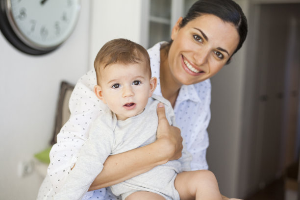 母亲和儿子图片下载