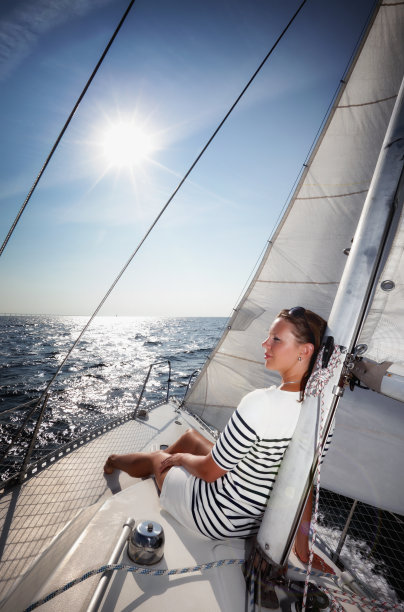 北欧女人航行图片下载