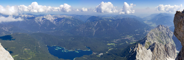 从Zugspitze山看Eibsee湖图片下载
