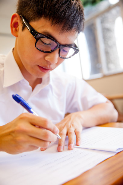 学生参加学校考试素材图片