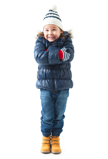 漂亮的小女孩穿着冬装摆姿势图片下载