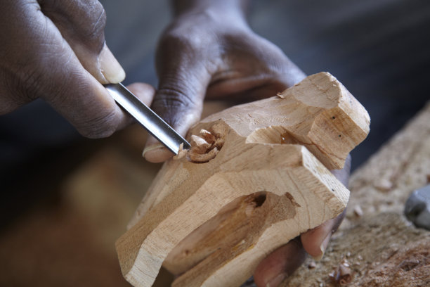 木刻家工作图片下载