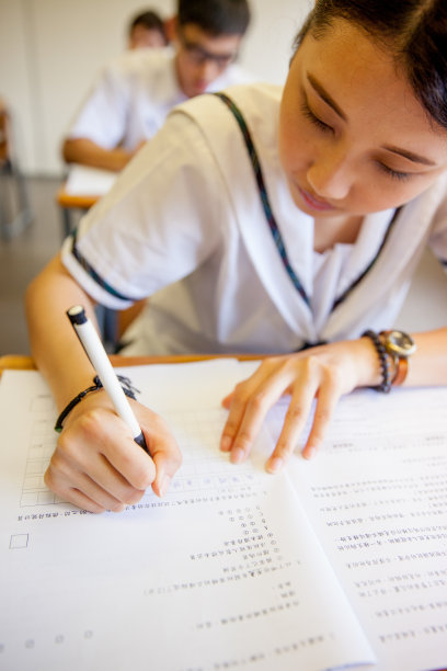 学生参加学校考试素材图片
