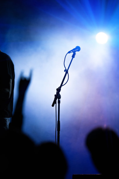 麦克风在舞台上图片下载