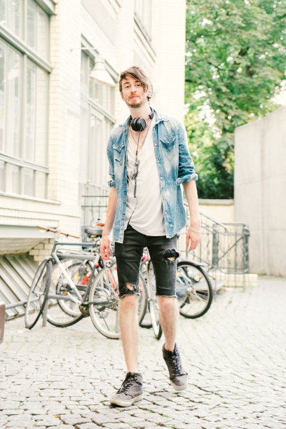 一个年轻时尚男子的肖像图片下载