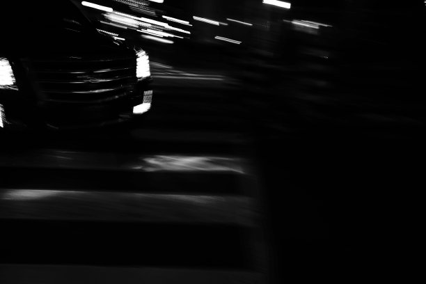 夜晚的汽车图片下载