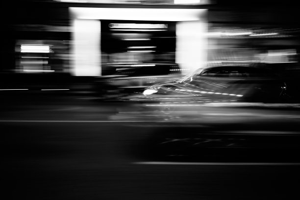 夜晚的汽车图片下载