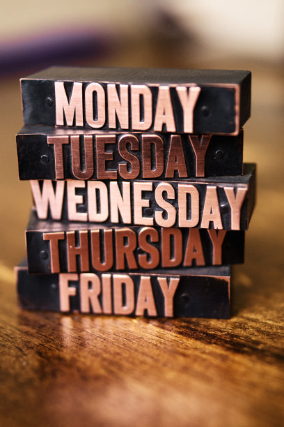 每周的信件打印日堆积图片下载