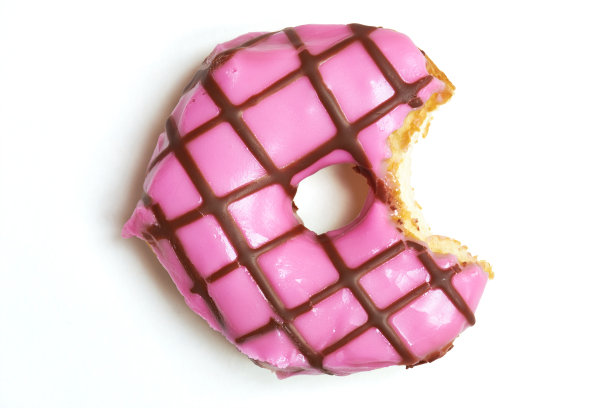 粉色甜甜圈咬一口图片下载