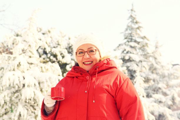 喝茶的女人图片下载
