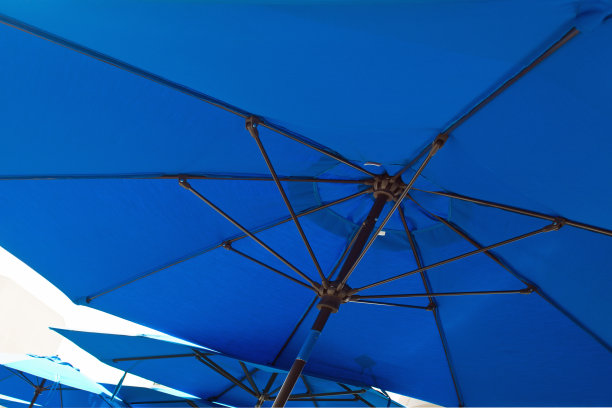 蓝色的阳伞图片下载